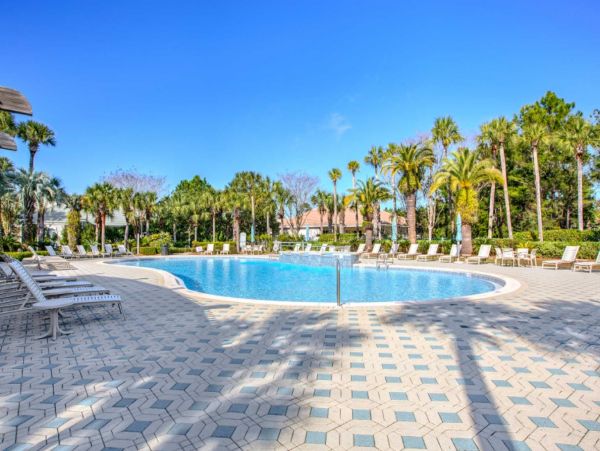 Lake Front 3 Bedroom Home with Private Pool