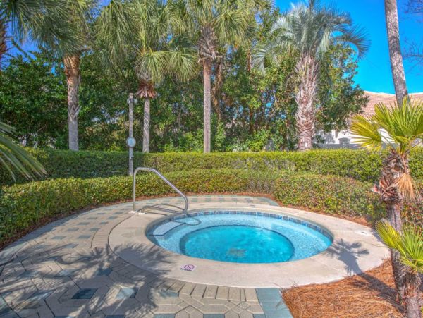 Lake Front 3 Bedroom Home with Private Pool