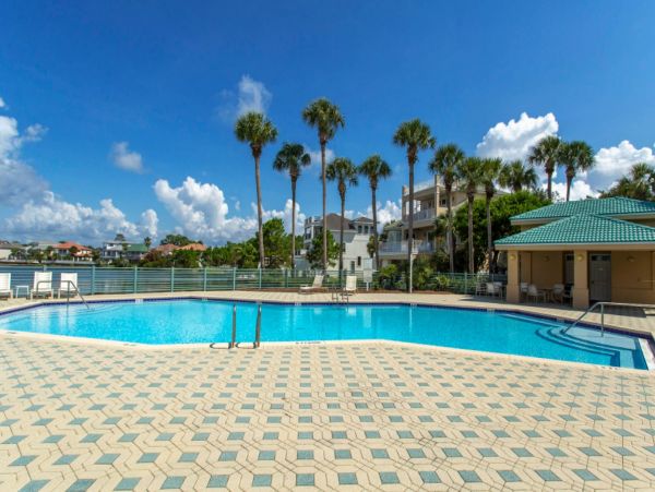 Lake Front 3 Bedroom Home with Private Pool