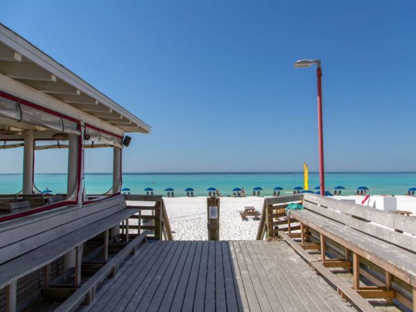 Lake Front 3 Bedroom Home with Private Pool