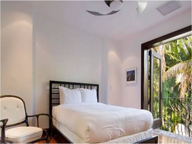 Bedroom 4 with queen bed