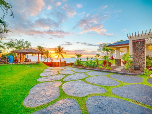 Four Bedroom Maui Villa with Pool and Full Ocean Views.