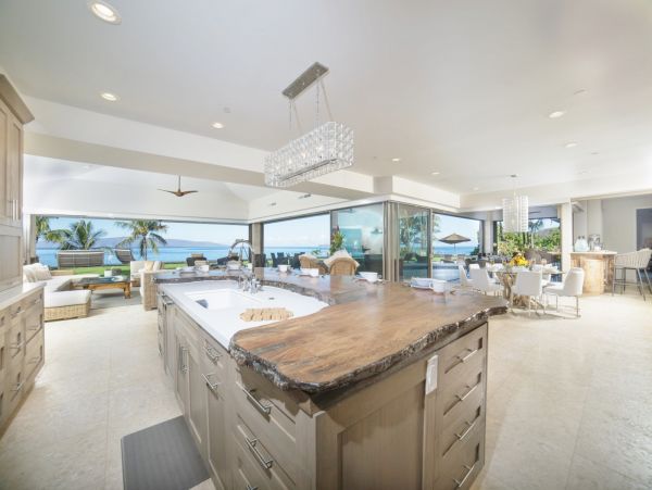 Four Bedroom Maui Villa with Pool and Full Ocean Views.