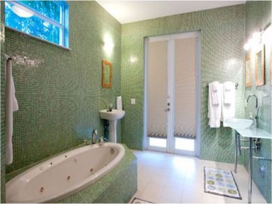 Master bathroom with whirlpool tub Master bathroom with whirlpool tub