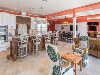 Kitchen with Breakfast Counter