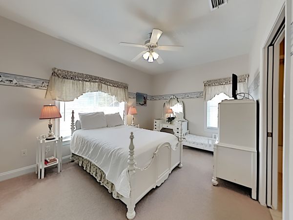 Miramar Vacation Home 7 Bedrooms Just 125 Yards to Beach