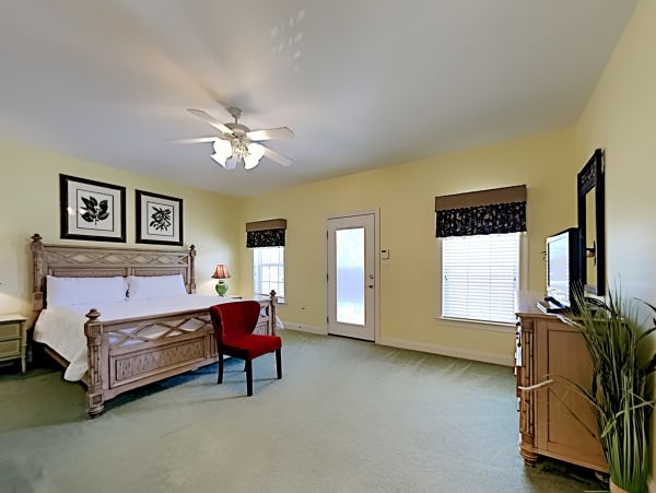 Miramar Vacation Home 7 Bedrooms Just 125 Yards to Beach
