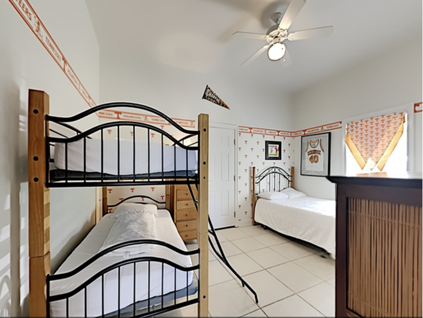 Miramar Vacation Home 7 Bedrooms Just 125 Yards to Beach