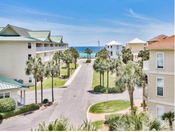 Miramar Vacation Home 7 Bedrooms Just 125 Yards to Beach