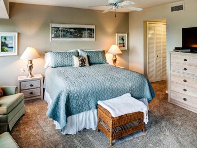 Master bedroom with king bed Master bedroom with king bed