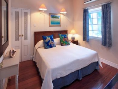 Bedroom 3 with twin beds