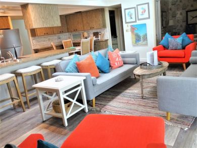 Canalfront Siesta Key Vacation Home with Caged Pool