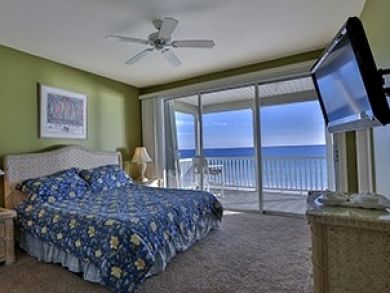 Master bedroom with king bed Master bedroom with king bed
