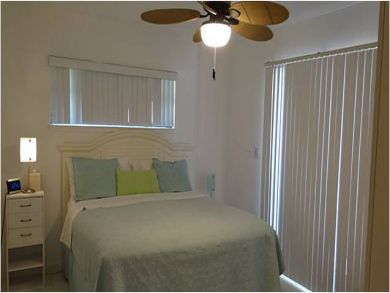 Bedroon 4 with a king size bed