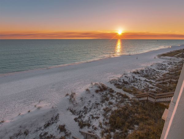 Five Bedroom Rental Sleeps 18 On Beach with Private Pool