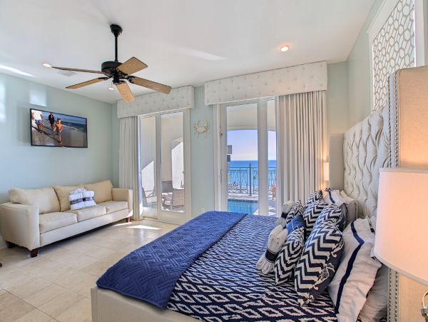 Five Bedroom Rental Sleeps 18 On Beach with Private Pool