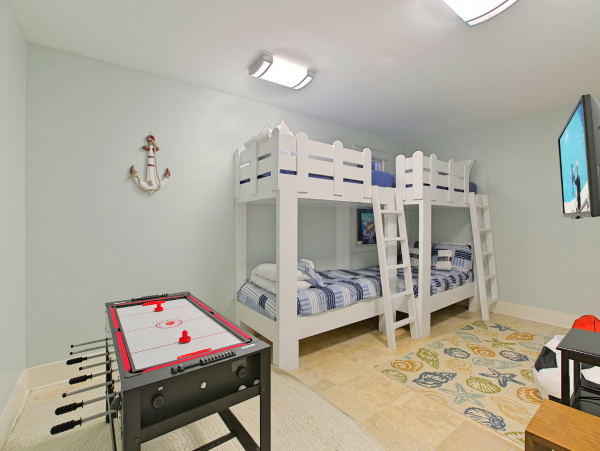 Five Bedroom Rental Sleeps 18 On Beach with Private Pool