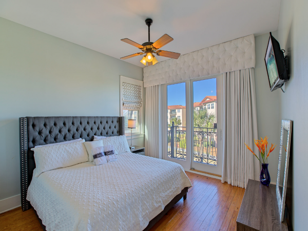 Five Bedroom Rental Sleeps 18 On Beach with Private Pool