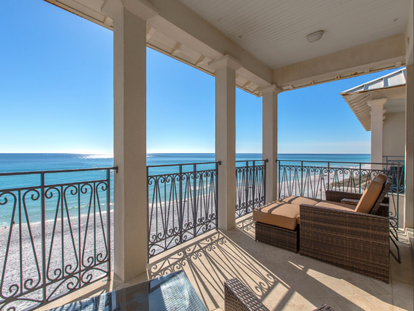 Five Bedroom Rental Sleeps 18 On Beach with Private Pool