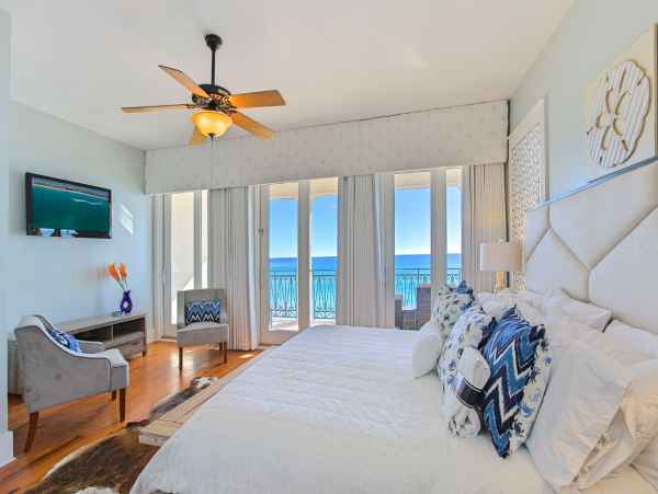 Five Bedroom Rental Sleeps 18 On Beach with Private Pool