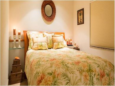 Bedroom 4 with a full bed
