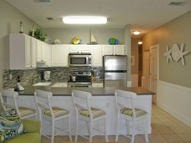 Equipped Kitchen with Breakfast Bar