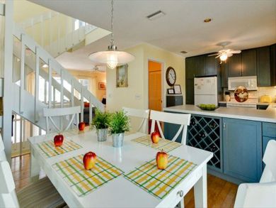 Dining Area with Seating for Six