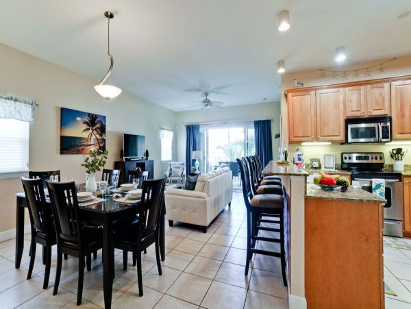 Anna Maria Two Bedroom Vacation Condo Short Walk to Beach