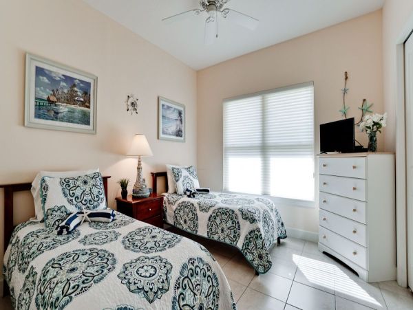 Anna Maria Two Bedroom Vacation Condo Short Walk to Beach