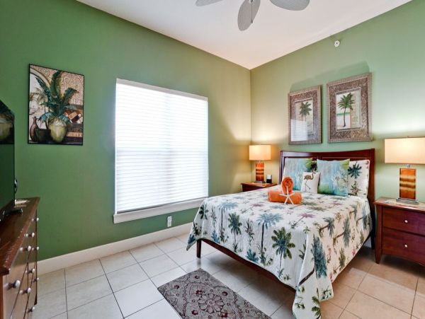 Anna Maria Two Bedroom Vacation Condo Short Walk to Beach