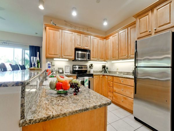 Anna Maria Two Bedroom Vacation Condo Short Walk to Beach
