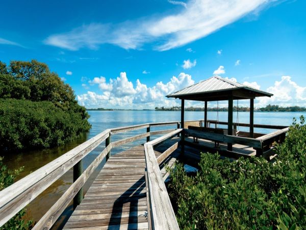 Anna Maria Two Bedroom Vacation Condo Short Walk to Beach