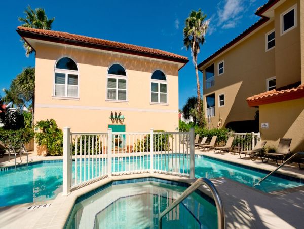 Anna Maria Two Bedroom Vacation Condo Short Walk to Beach