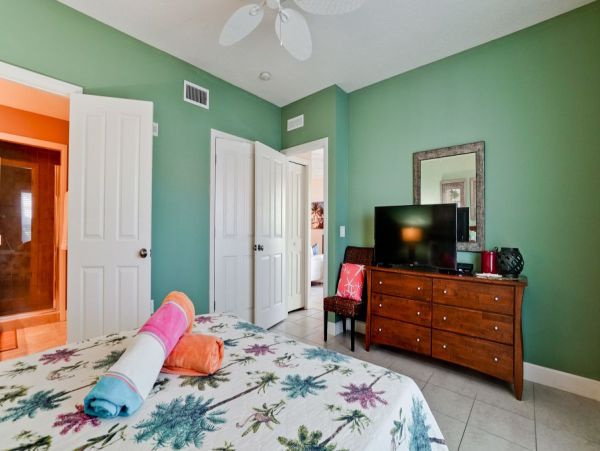 Anna Maria Two Bedroom Vacation Condo Short Walk to Beach