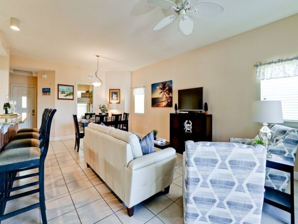 Anna Maria Two Bedroom Vacation Condo Short Walk to Beach