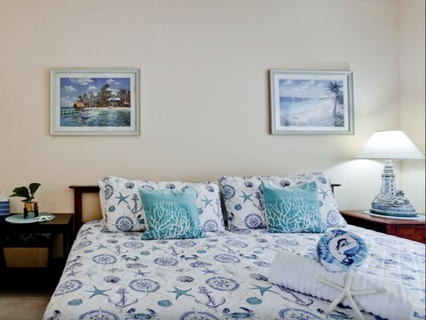 Anna Maria Two Bedroom Vacation Condo Short Walk to Beach