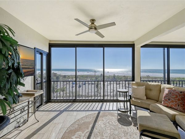 Siesta Key Beautiful Three Bedroom Vacation Penthouse