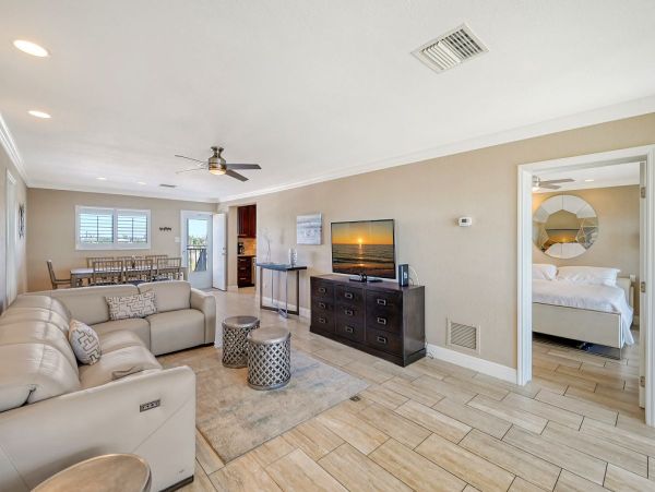 Siesta Key Beautiful Three Bedroom Vacation Penthouse