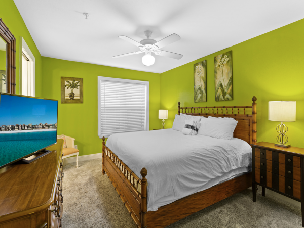 Upscale 2 Bedroom  Sleeps 8 Beachfront Destin Delight