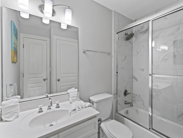 Upscale 2 Bedroom  Sleeps 8 Beachfront Destin Delight
