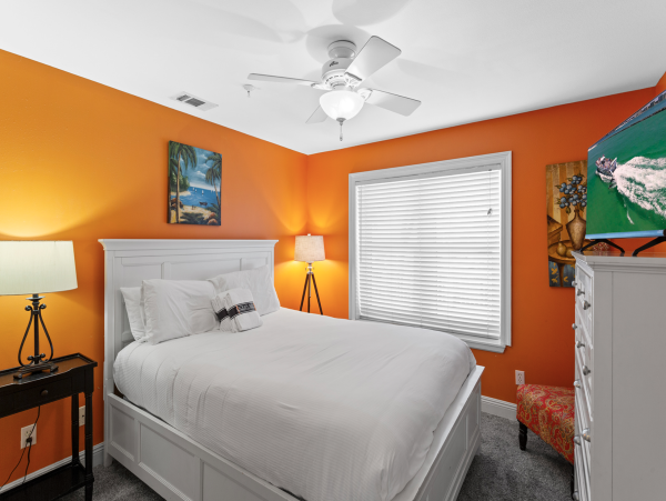 Upscale 2 Bedroom  Sleeps 8 Beachfront Destin Delight