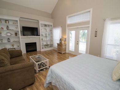 Three Bedroom Rental Sleeps 12 Guests Great Price