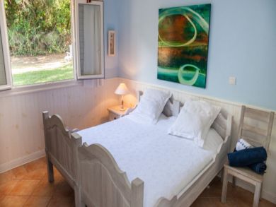 Bedroom 3 with twin beds