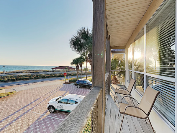 Destin 1 Bedroom Condo sleeps 4 across the street from the gulf