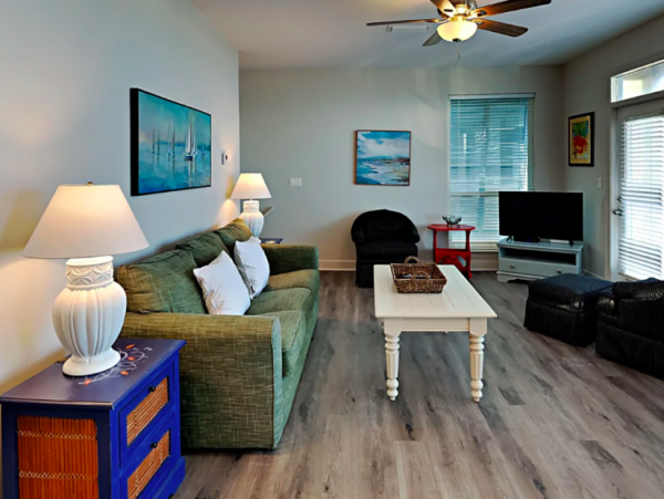 Destin 1 Bedroom Condo sleeps 4 across the street from the gulf