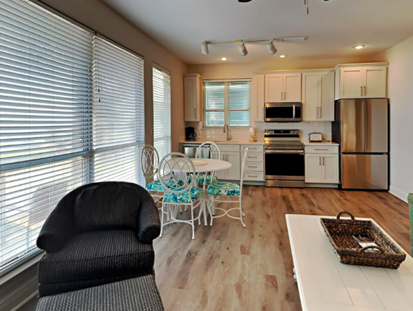 Destin 1 Bedroom Condo sleeps 4 across the street from the gulf