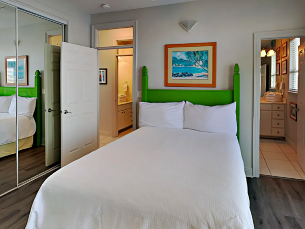 Destin 1 Bedroom Condo sleeps 4 across the street from the gulf