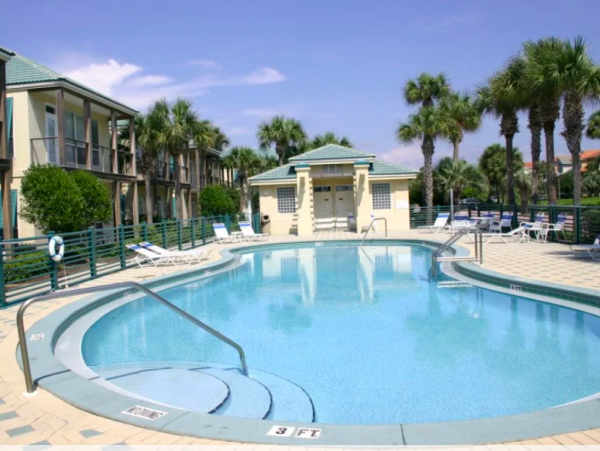 Destin 1 Bedroom Condo sleeps 4 across the street from the gulf