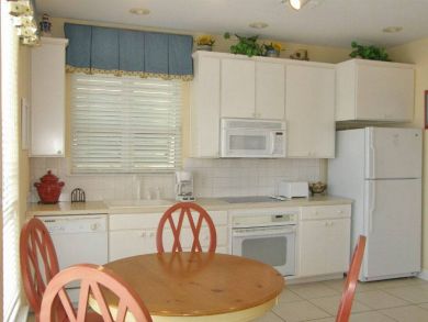 Kitchen & Dining Area
