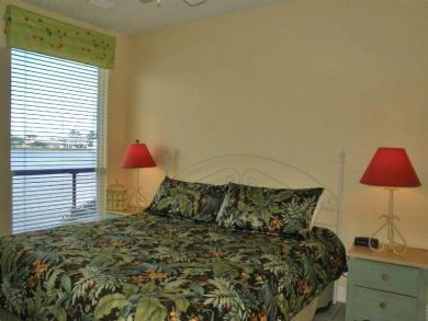 Bedroom with Queen Bed